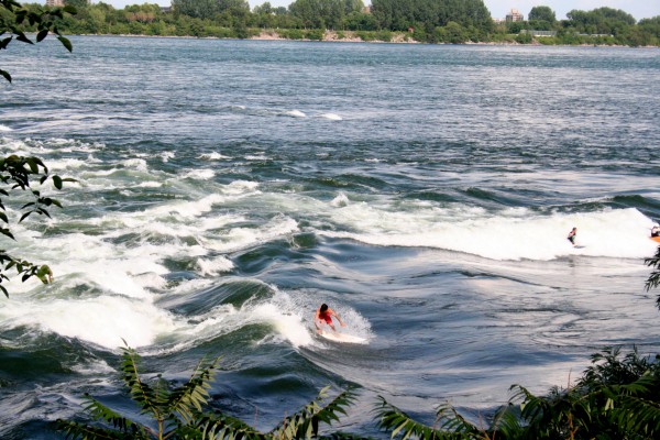3 Surfers